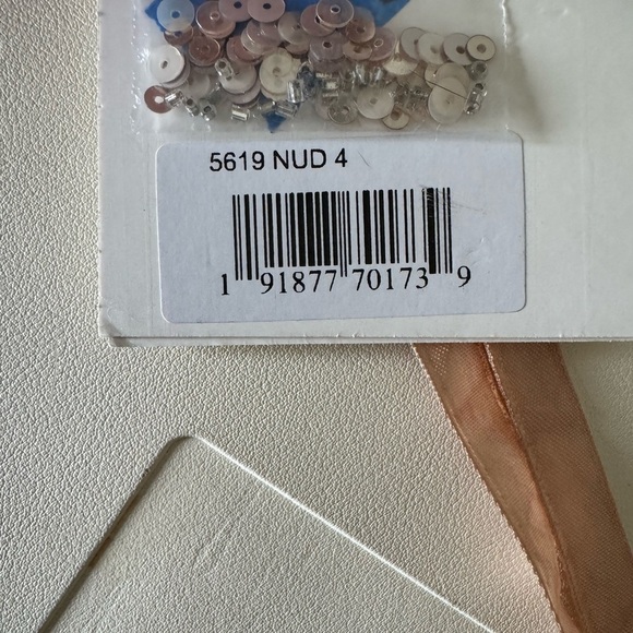 Mac Duggal Size 4 Nude Embellished Illusion
High Neck Cap Sleeve Gown 5619 - Picture 9 of 10